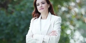 Özgü Namal Ölümden Döndü: “10-15 Dakika Nefes Alamadım, Emniyet Kemeri Hayatımızı Kurtardı”