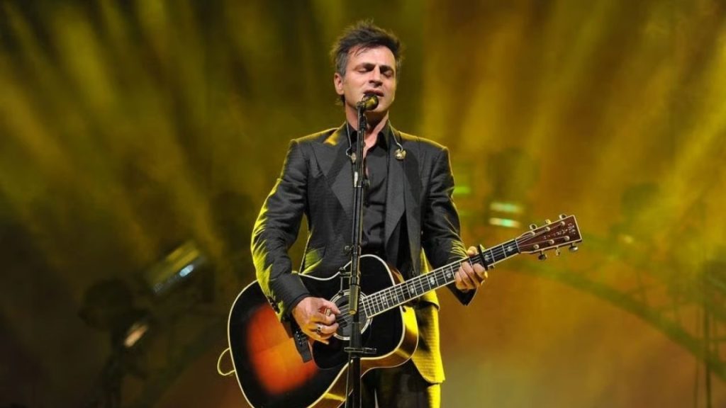 “teoman Kadar Keskin Değilim” - Yazar Kadın