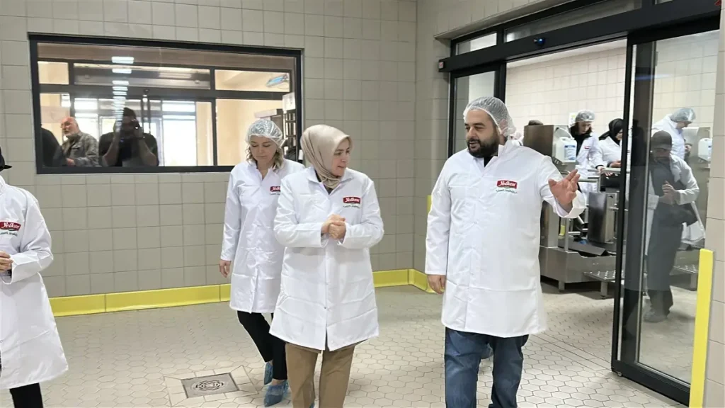 Ak Parti Li Ercan Hedefimiz Her Ortamda Kadin 19263113 Amp - Yazar Kadın