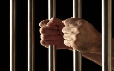 Kadın gardiyanın skandalı: Mescitte mahkumla yakalandı!