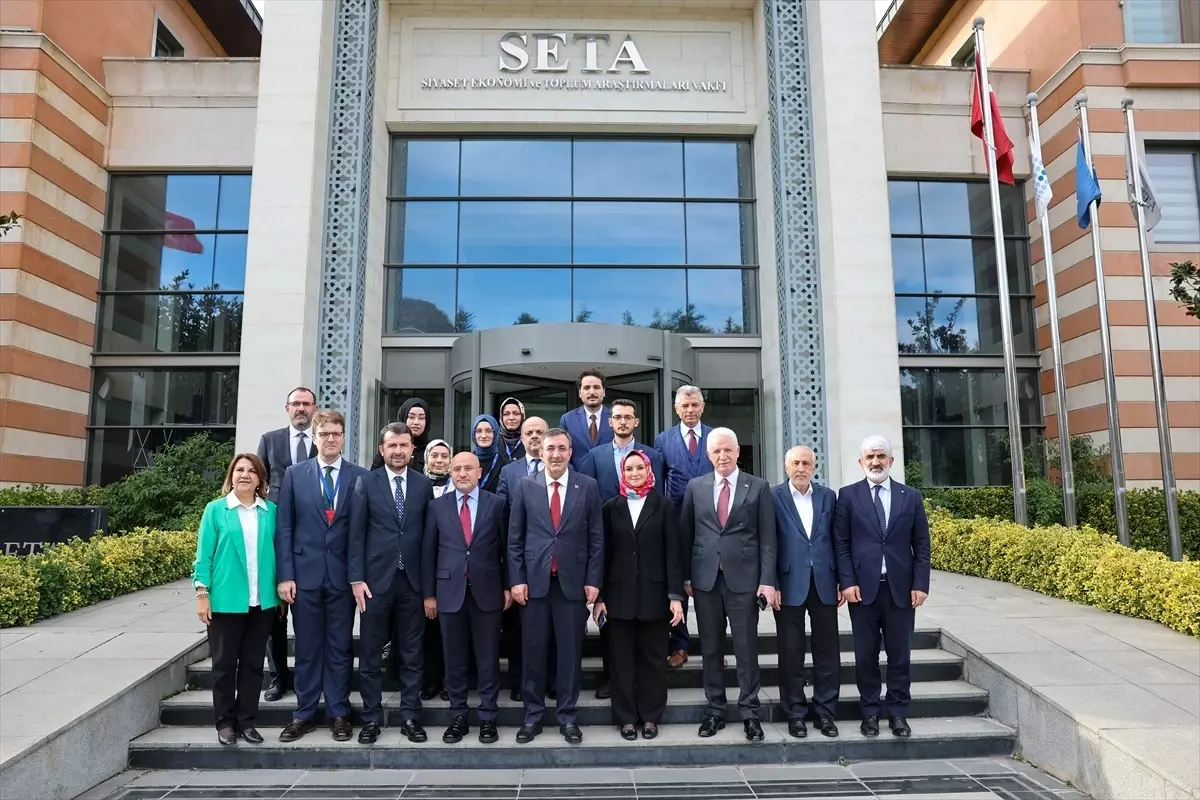 Cumhurbaskani Yardimcisi Yilmaz Turkiye De De 19274516 Amp - Yazar Kadın