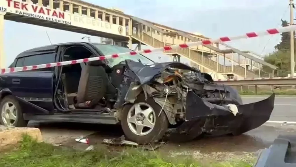 D 650 Deki Kazada Agir Yaralanan Kadin Hayati 19230713 Amp - Yazar Kadın