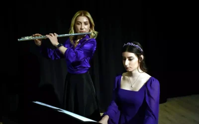 Defne, Doktoruyla Aynı Sahnedeki Müzik Dinletisiyle Umut Saçtı