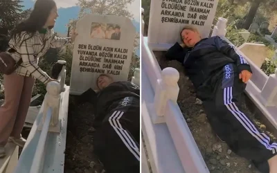 Eşinin mezarında yatarak hüngür hüngür ağladı.