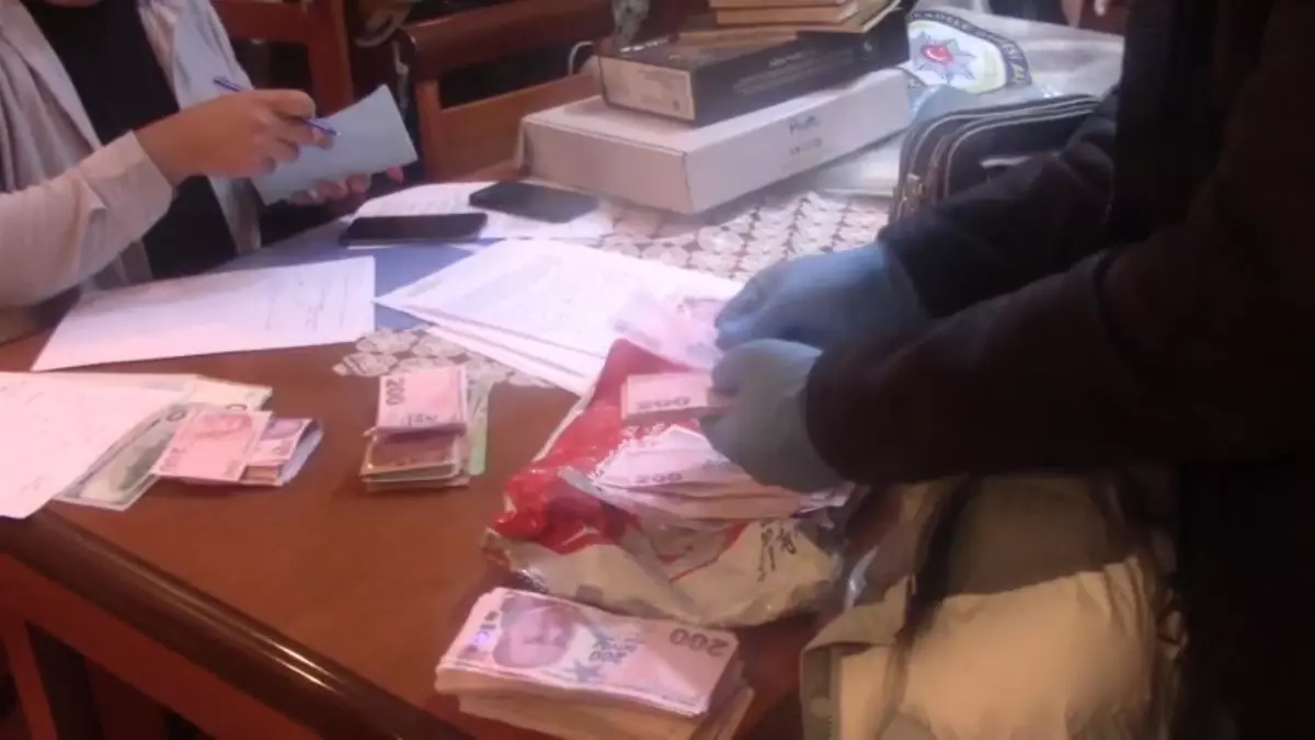 Eskisehir Merkezli Feto Operasyonunda 5 Tutuk 19262700 Amp - Yazar Kadın