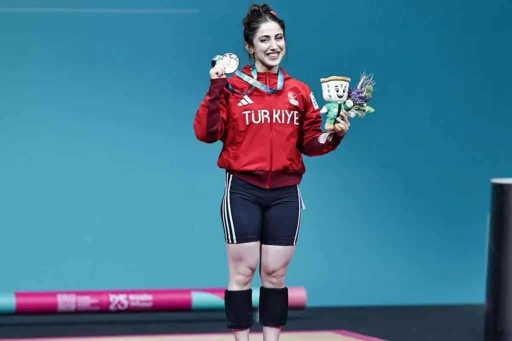 Gamze Altun Dan Islami Dayanisma Oyunlari Nda 3 19233664 5400 Amp - Yazar Kadın