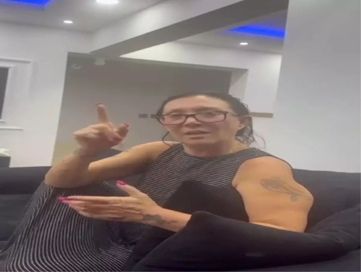 Gullu Nun Kizi Telefonundaki Mesajlar Nedeniy 19225625 Amp - Yazar Kadın