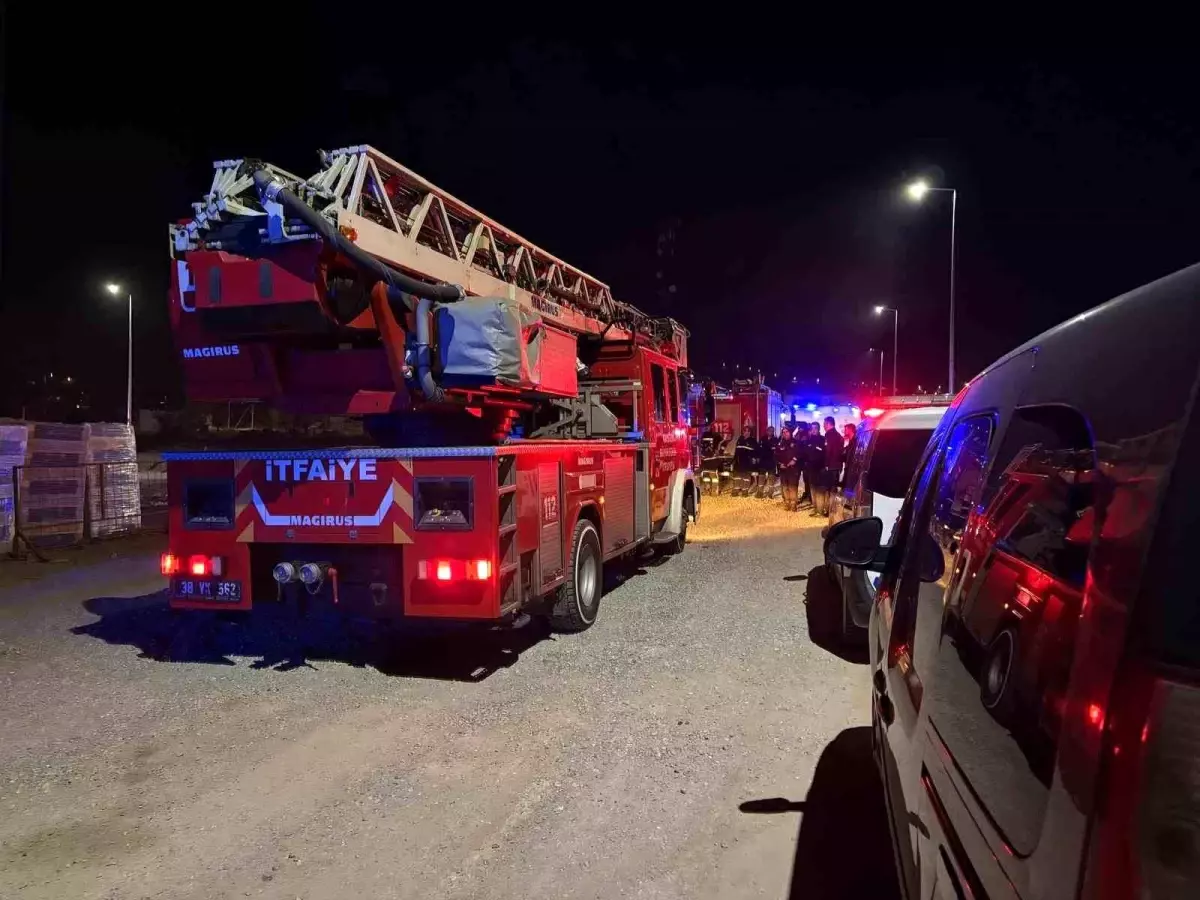 Intihara Kalkisan Kadini Polis Ikna Etti 19234265 Amp - Yazar Kadın