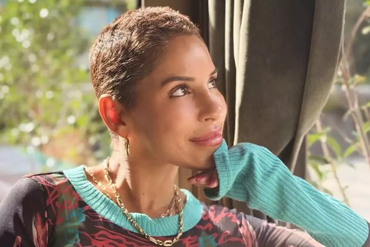 Irmak Unal Kanser Mucadelesi Sirasinda 19260689 5987 Amp - Yazar Kadın