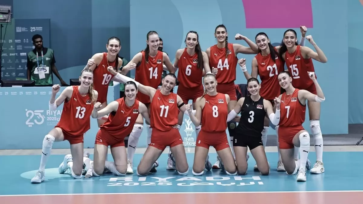 Kadin Voleybol Milli Takimi Azerbeycan I 3 0 19236050 Amp - Yazar Kadın