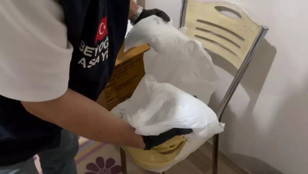 Kagithane De Uyusturucu Operasyonu Esi Uyustu 19255780 Amp - Yazar Kadın