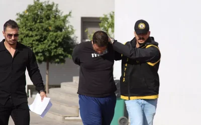 Kardeşinin sevgilisini iç çamaşırıyla kaçarken öldürdü.