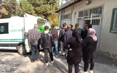Umreden dönen eşini karşılamak için yola çıkan aile Gaziantep’te kaza geçirdi