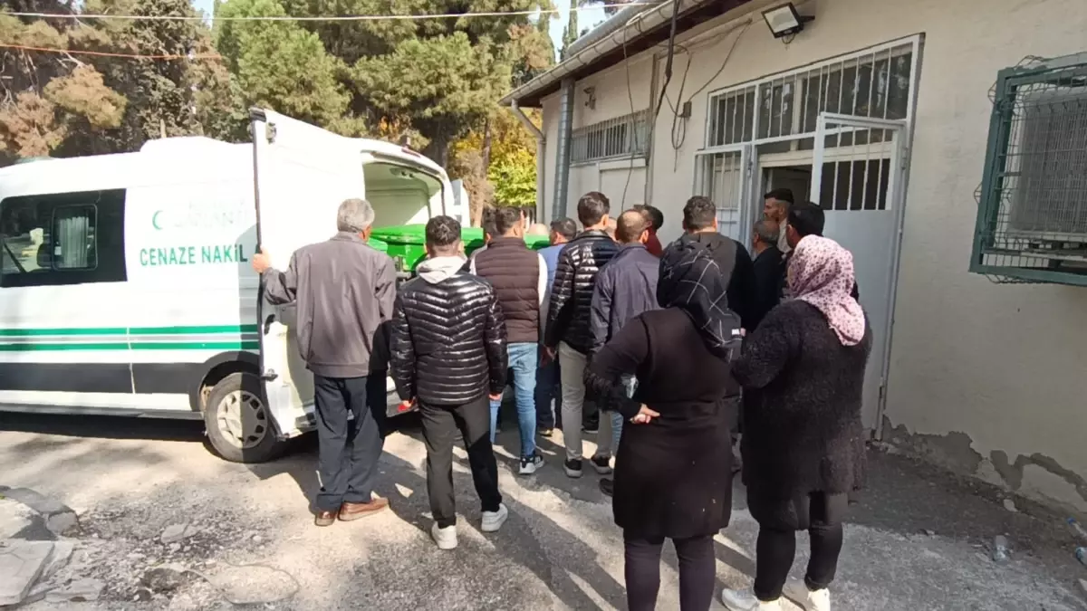 Kazada Annesi Ve Yengesiyle Birlikte Olen Sur 19225396 Amp - Yazar Kadın