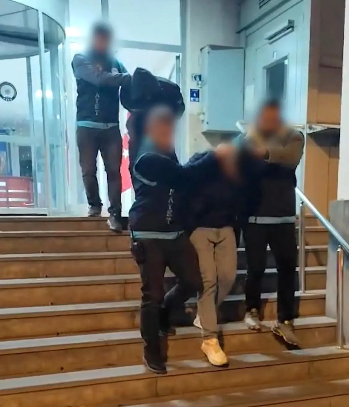 Kiz Meselesinden Cikan Cinayette 5 Suphelinin 19234298 Amp - Yazar Kadın