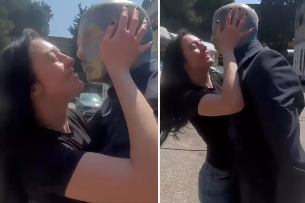 Melis Sezen Cansiz Mankenle Dans Etti 19300454 3402 Amp - Yazar Kadın