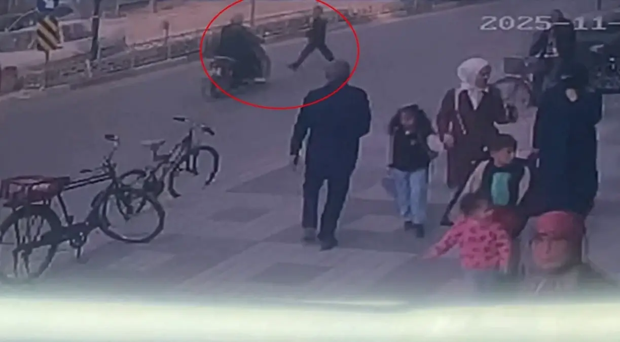 Motosikletin Carptigi Yaya Yaralandi Kaza Kam 19226234 Amp - Yazar Kadın