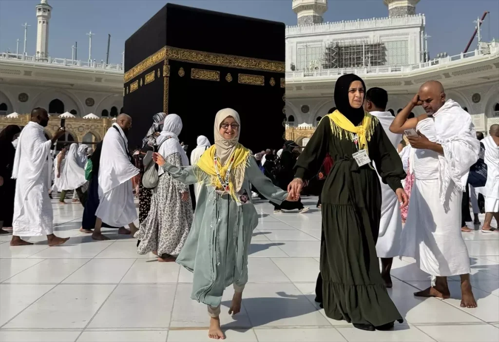 Nadir Gorulen Gen Hastasi Esma Kabe Hayaline 19301398 Amp - Yazar Kadın