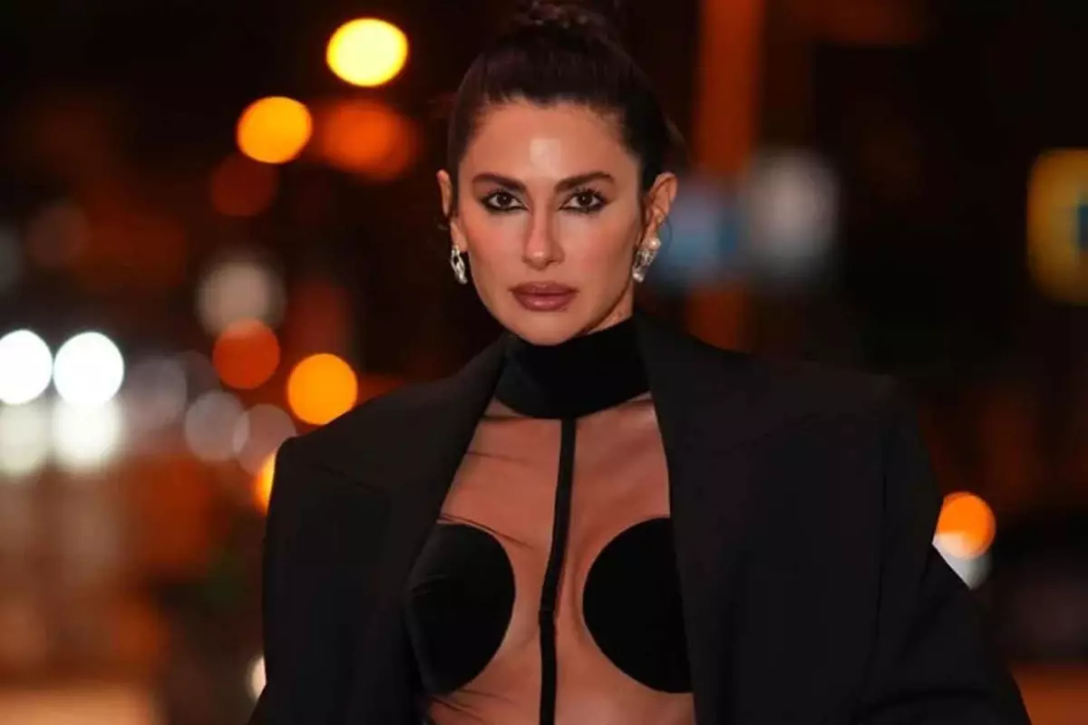 Nesrin Cavadzade Gece Yarisi Hastanede 19252001 2549 Amp - Yazar Kadın