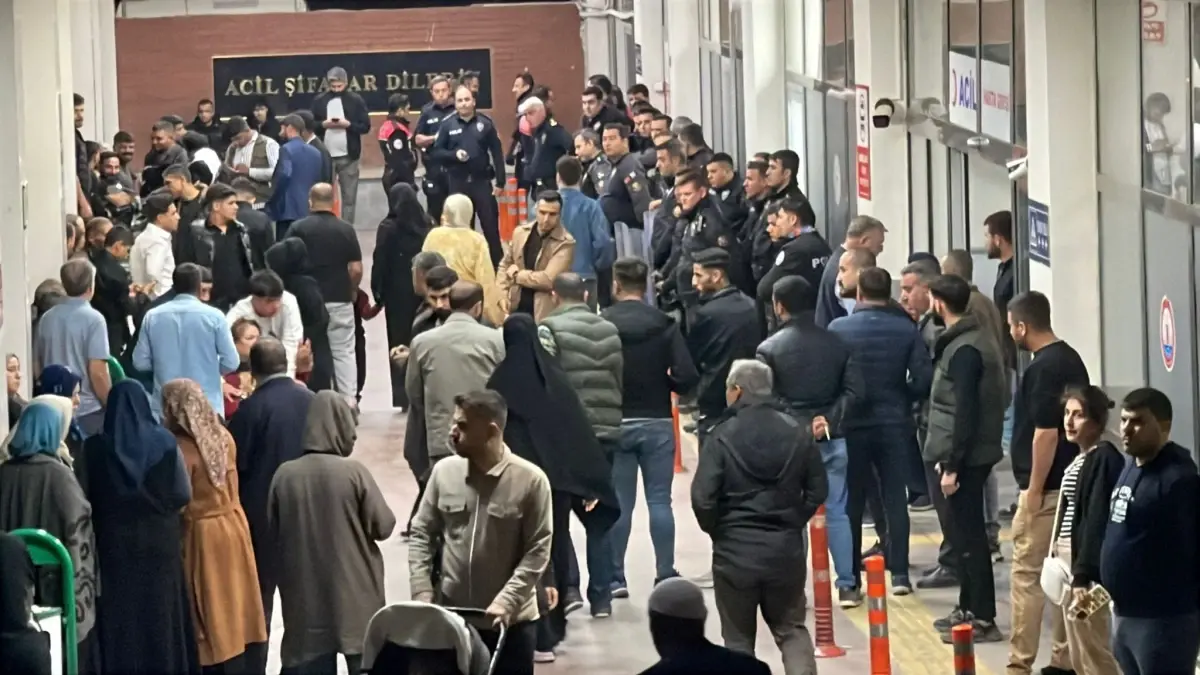 Park Yeri Bulamadi Sokakta Sunnet Dugunune 19244448 Amp - Yazar Kadın