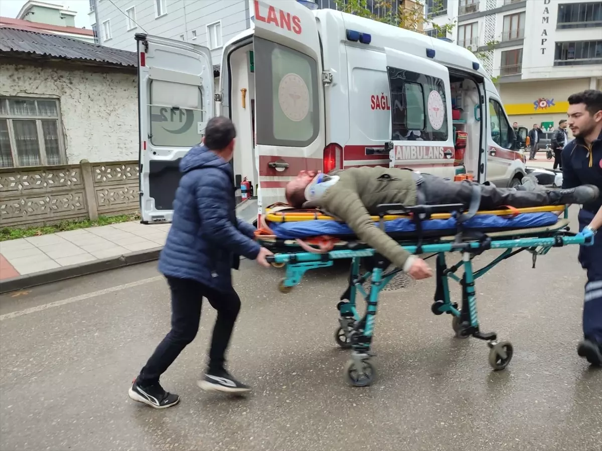 Samsun Da Otomobille Carpisan Motosikletin 19250318 Amp - Yazar Kadın