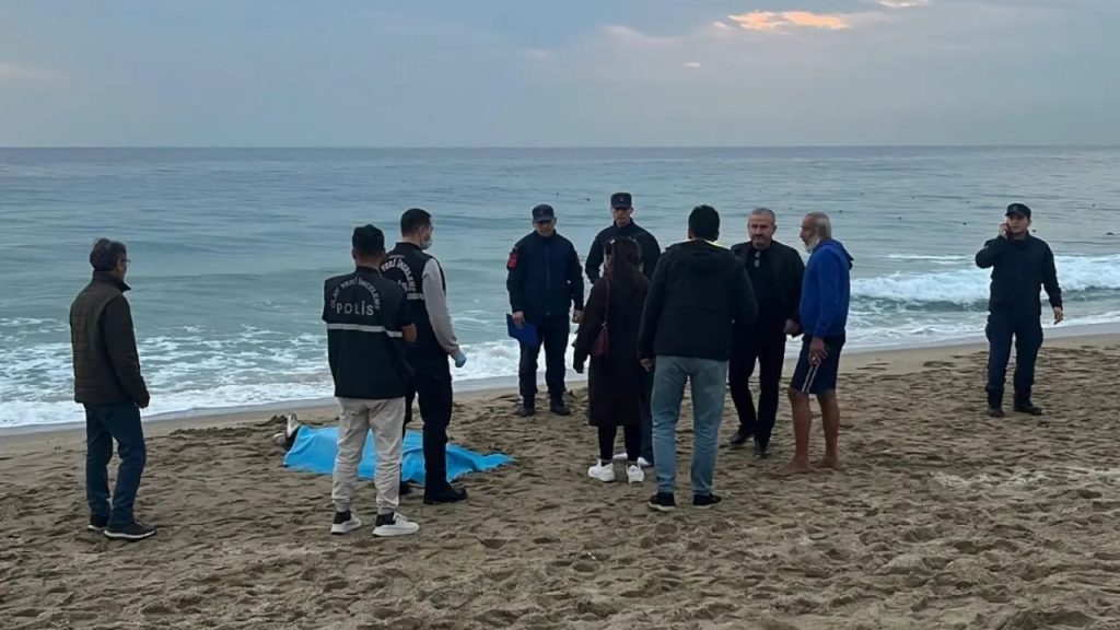 Alanya’da Sahilde Kadın Cesedi Bulundu - Yazar Kadın