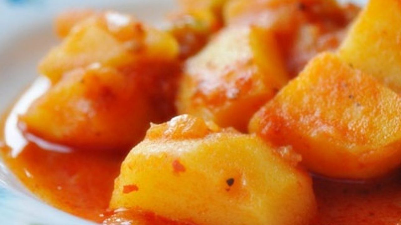 Ev Yapımı Lezzet Sulu Ve Besleyici Köfteli Patates Yemeği - Yazar Kadın