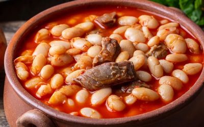 Güveçte Kuru Fasulye: Geleneksel Türk Mutfağının Ruhunu Taşıyan Efsane Lezzet