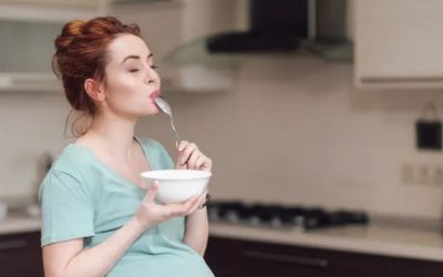 Hamilelikte Beslenmenin Altın Kuralları: ‘İki Kişilik Yemek’ Yanılgısına Düşmeyin!