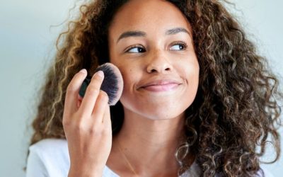 Kusursuz Bir Makyaj İçin Pudra Nasıl Uygulanır? En İyi 8 Pudra Önerisiyle Doğru Seçim!