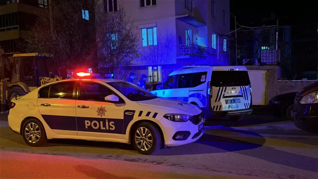 Annesine Siddet Uygulayan Babasini Darbetti 19333266 Amp - Yazar Kadın