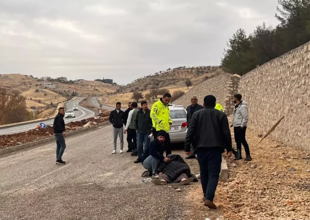 Istinat Duvarina Carpan Otomobilin Surucusu A 19331221 Amp - Yazar Kadın