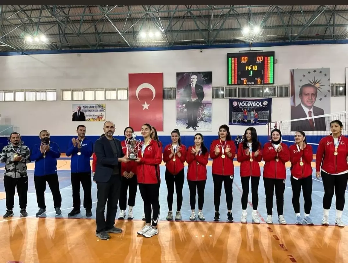 Tusf Turkiye Voleybol Sampiyonasi Eleme 19310383 Amp - Yazar Kadın